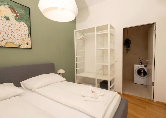 Modern With Garden & Connection דירה וינה