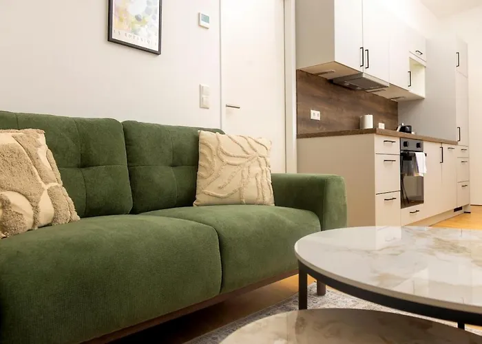Modern With Garden & Connection דירה *