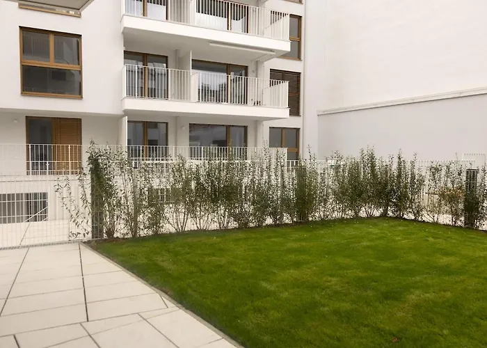 Modern With Garden & Connection דירה וינה