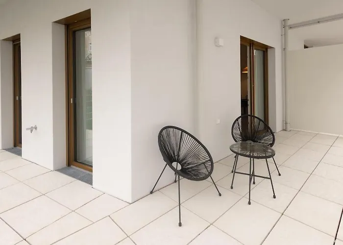 דירה Modern With Garden & Connection